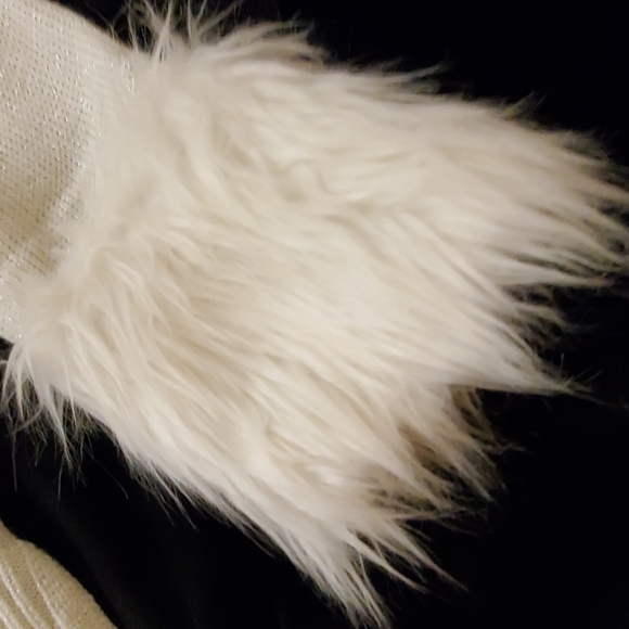 Beautiful sweater - Picture 3 of 5